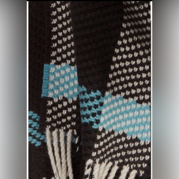 Burberry Jumbo Check Fringe Wool Scarf/Shawl - Picture 9 of 9